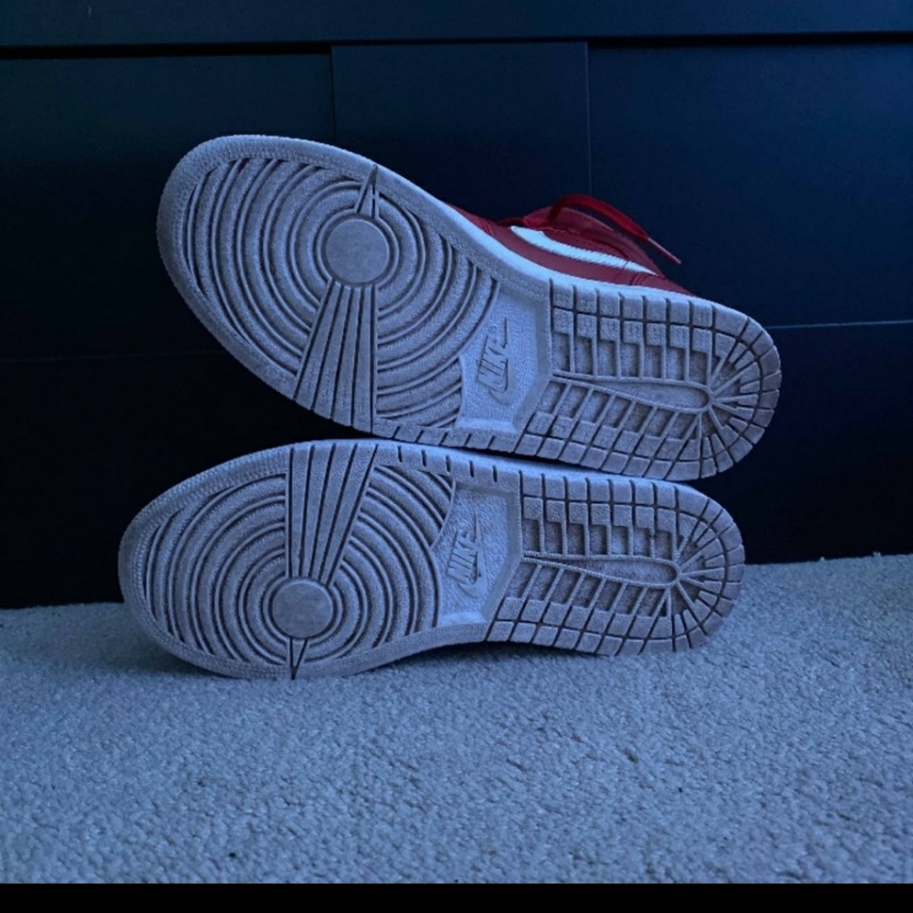 SOLD Air Jordan shoes - Picture 5 of 7